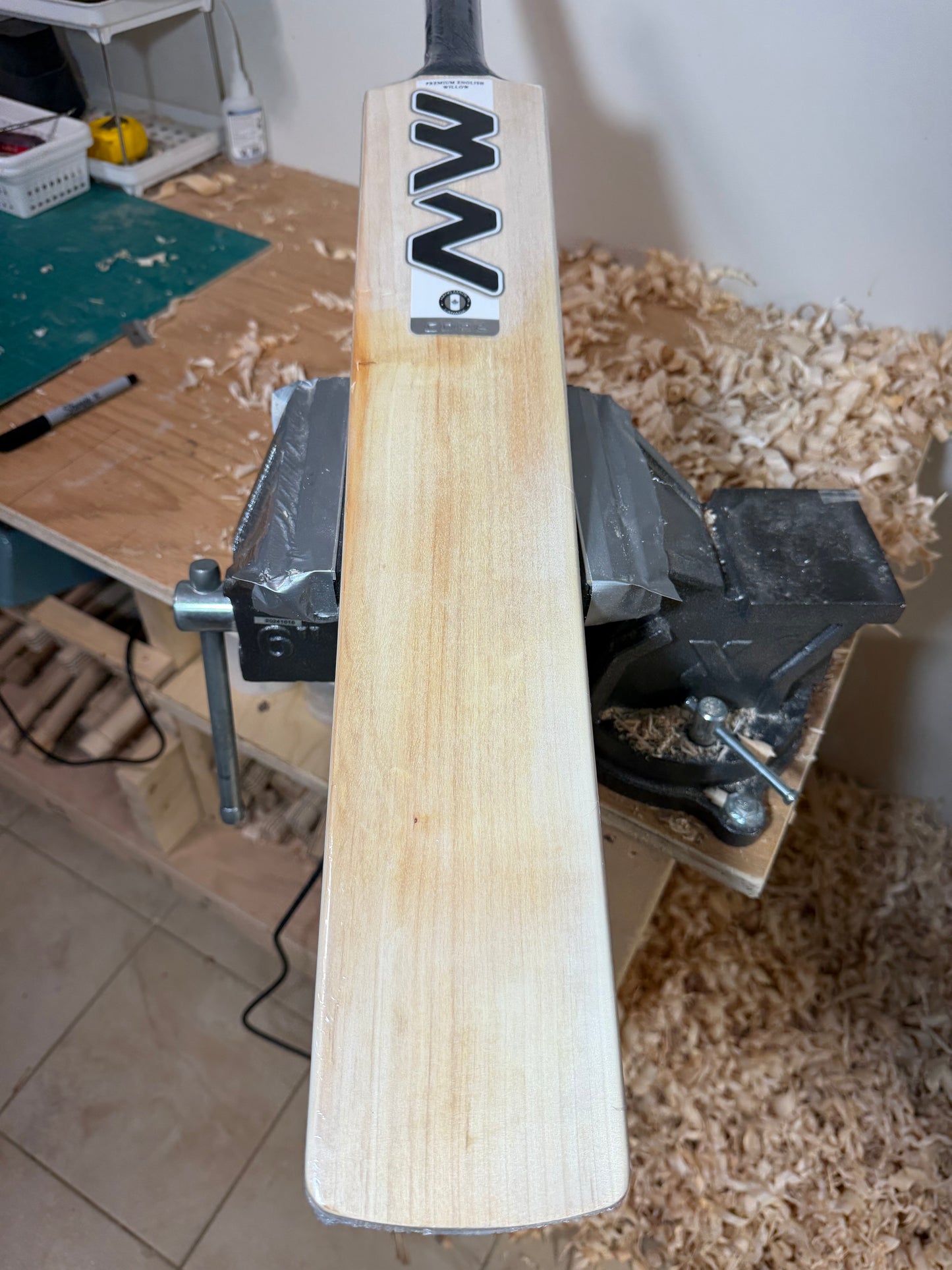 Grade 1 English Willow Cricket Bat - 128 [Factory Seconds]