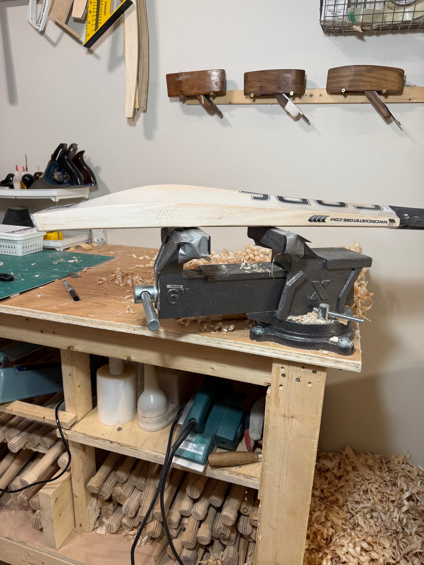 Grade 1 English Willow Cricket Bat - 128 [Factory Seconds]